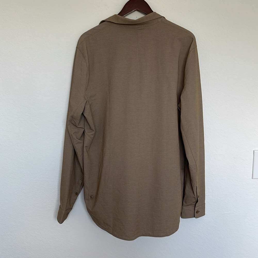 Lululemon new with  tags, Men Commission Long Sleeve Shirt, x-large, light brown - Picture 3 of 4